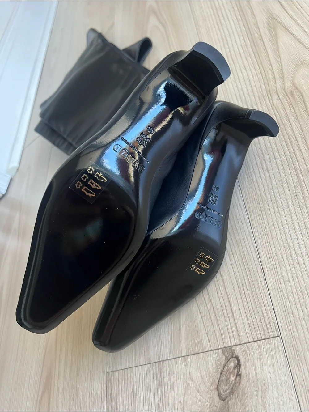 STAUD sleek black